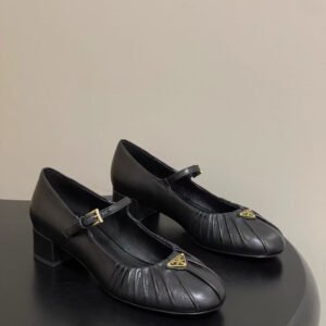 נעלי עקב של פראדה