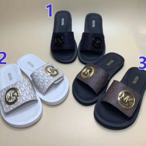 כפכפים של מייקל קורס