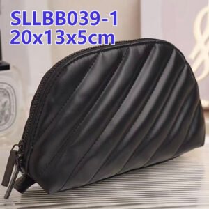 תיק איפור של איב סאן לורן