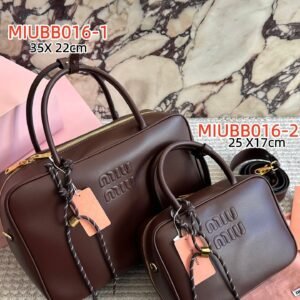 תיק של מיו מיו מעור