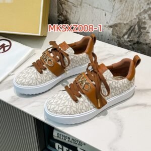 נעליים של מייקל קורס