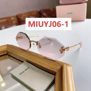 משקפי שמש של מיו מיו