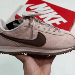 נעליים של נייק קורטז