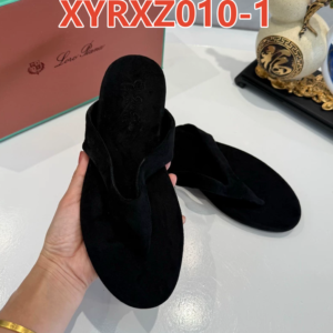 כפכפים של לורו פיאנה